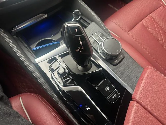 BMW 5 Series 2021 Restyling 530Li Leading Type M Sports suit interior photo 11 BMW 5 Series 2021 Restyling 530Li Leading Type M Sports suit interior photo 11