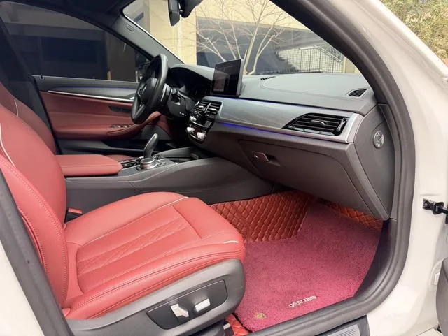 BMW 5 Series 2021 Restyling 530Li Leading Type M Sports suit interior photo 15 BMW 5 Series 2021 Restyling 530Li Leading Type M Sports suit interior photo 15