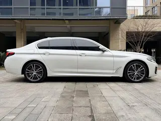 BMW 5 Series 2021 Restyling 530Li Leading Type M Sports suit interior photo 20 BMW 5 Series 2021 Restyling 530Li Leading Type M Sports suit interior photo 20