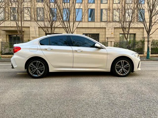 BMW 1 Series 2021 Restyling 120i M Sports version exterior photo 4 BMW 1 Series 2021 Restyling 120i M Sports version exterior photo 4