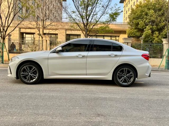 BMW 1 Series 2021 Restyling 120i M Sports version exterior photo 9 BMW 1 Series 2021 Restyling 120i M Sports version exterior photo 9