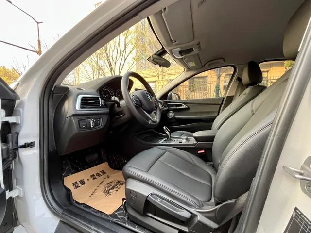 BMW 1 Series 2021 Restyling 120i M Sports version exterior photo 10 BMW 1 Series 2021 Restyling 120i M Sports version exterior photo 10