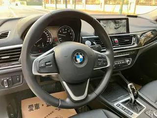 BMW 1 Series 2021 Restyling 120i M Sports version interior photo 15 BMW 1 Series 2021 Restyling 120i M Sports version interior photo 15