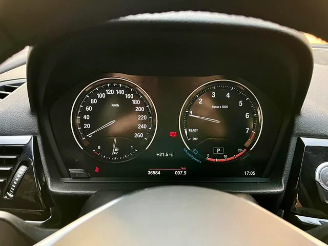BMW 1 Series 2021 Restyling 120i M Sports version interior photo 16 BMW 1 Series 2021 Restyling 120i M Sports version interior photo 16