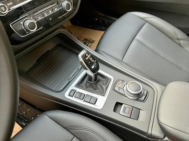 BMW 1 Series 2021 Restyling 120i M Sports version interior photo 18 BMW 1 Series 2021 Restyling 120i M Sports version interior photo 18