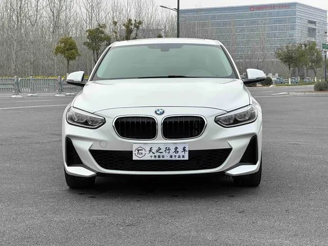 BMW 1 Series 2020 125i Líder M Conjunto deportivo exterior foto 2 BMW 1 Series 2020 125i Líder M Conjunto deportivo exterior foto 2