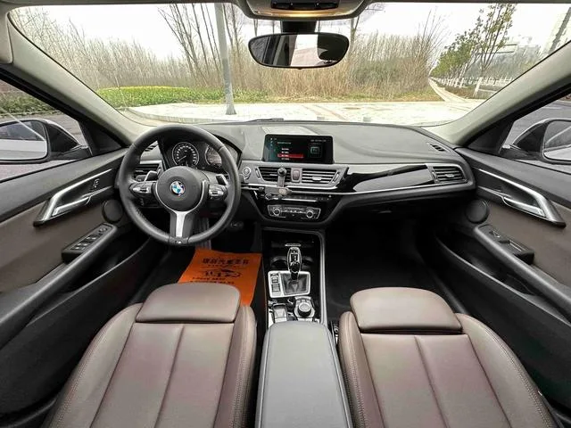 BMW 1 Series 2020 125i Líder M Conjunto deportivo exterior foto 5 BMW 1 Series 2020 125i Líder M Conjunto deportivo exterior foto 5