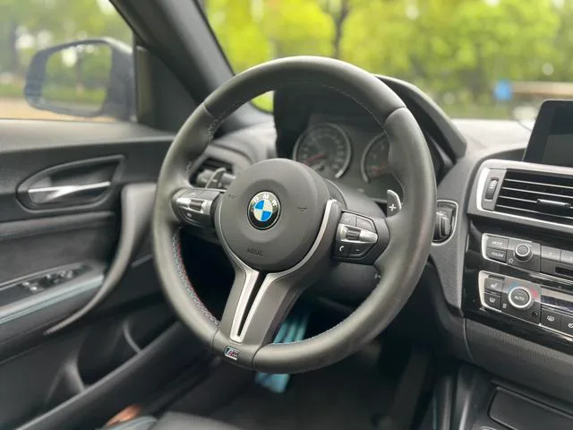 BMW M2 2016 M2 interior photo 9 BMW M2 2016 M2 interior photo 9
