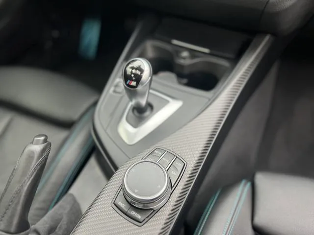 BMW M2 2016 M2 interior photo 10 BMW M2 2016 M2 interior photo 10