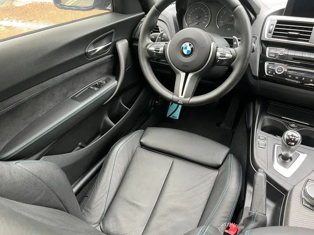 BMW M2 2016 M2 interior photo 12 BMW M2 2016 M2 interior photo 12