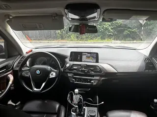 BMW X3 2019 xDrive28i Luxury Set interior photo 6 BMW X3 2019 xDrive28i Luxury Set interior photo 6
