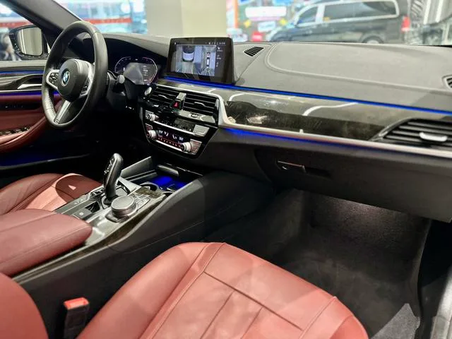 BMW 5 Series 2020 530Li Tipo de lujo M Conjunto deportivo interior foto 9 BMW 5 Series 2020 530Li Tipo de lujo M Conjunto deportivo interior foto 9