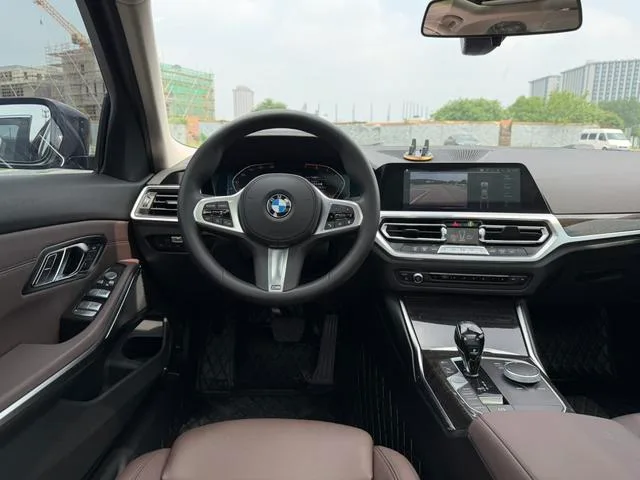 BMW 3 Series 2021 325Li M Conjunto deportivo exterior foto 8 BMW 3 Series 2021 325Li M Conjunto deportivo exterior foto 8