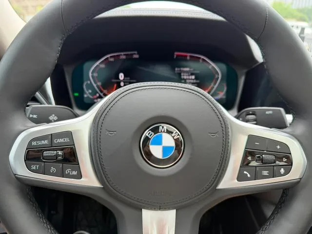 BMW 3 Series 2021 325Li M Conjunto deportivo interior foto 12 BMW 3 Series 2021 325Li M Conjunto deportivo interior foto 12