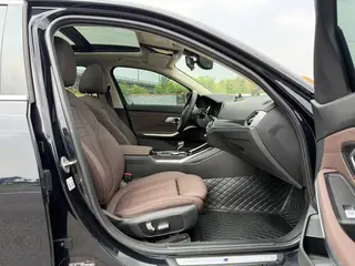 BMW 3 Series 2021 325Li M Conjunto deportivo interior foto 15 BMW 3 Series 2021 325Li M Conjunto deportivo interior foto 15