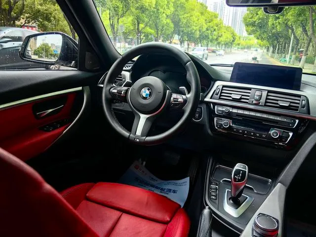BMW 3 Series 2019 320i M Sports Obsidian Night Edition interior photo 16 BMW 3 Series 2019 320i M Sports Obsidian Night Edition interior photo 16