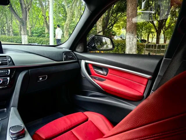 BMW 3 Series 2019 320i M Sports Obsidian Night Edition interior photo 17 BMW 3 Series 2019 320i M Sports Obsidian Night Edition interior photo 17