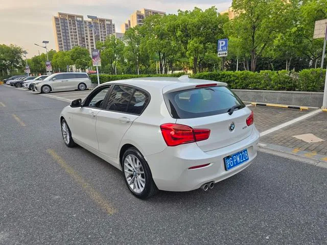 BMW 1 Series (Imported) 2016 120i Leading Type exterior photo 2 BMW 1 Series (Imported) 2016 120i Leading Type exterior photo 2