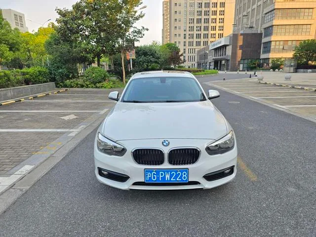 BMW 1 Series (Imported) 2016 120i Leading Type exterior photo 5 BMW 1 Series (Imported) 2016 120i Leading Type exterior photo 5