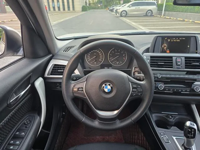 BMW 1 Series (Imported) 2016 120i Leading Type interior photo 11 BMW 1 Series (Imported) 2016 120i Leading Type interior photo 11