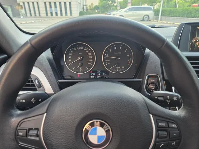 BMW 1 Series (Imported) 2016 120i Leading Type interior photo 14 BMW 1 Series (Imported) 2016 120i Leading Type interior photo 14
