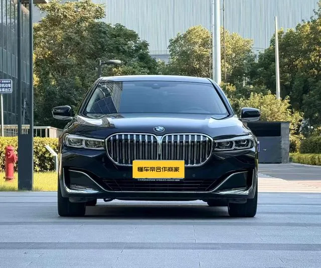 BMW 7 Series 2019 740Li Leading Type Luxury Set exterior photo 2 BMW 7 Series 2019 740Li Leading Type Luxury Set exterior photo 2