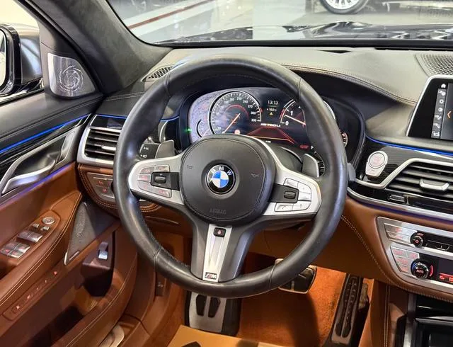 BMW 7 Series 2018 M760Li xDrive exterior photo 5 BMW 7 Series 2018 M760Li xDrive exterior photo 5