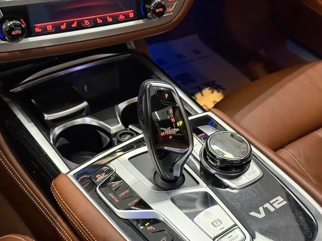 BMW 7 Series 2018 M760Li xDrive exterior photo 9 BMW 7 Series 2018 M760Li xDrive exterior photo 9
