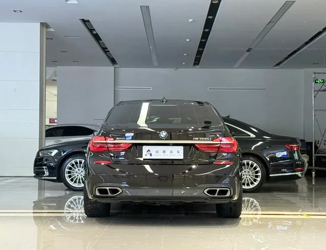 BMW 7 Series 2018 M760Li xDrive interior photo 17 BMW 7 Series 2018 M760Li xDrive interior photo 17