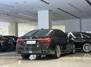 BMW 7 Series 2018 M760Li xDrive interior photo 18 BMW 7 Series 2018 M760Li xDrive interior photo 18