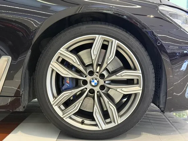 BMW 7 Series 2018 M760Li xDrive interior photo 20 BMW 7 Series 2018 M760Li xDrive interior photo 20