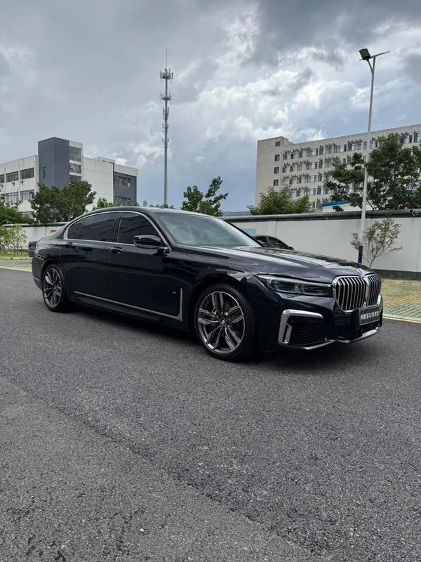 BMW 7 Series 2021 740Li xDrive Administrative M Sports suit exterior photo 3 BMW 7 Series 2021 740Li xDrive Administrative M Sports suit exterior photo 3
