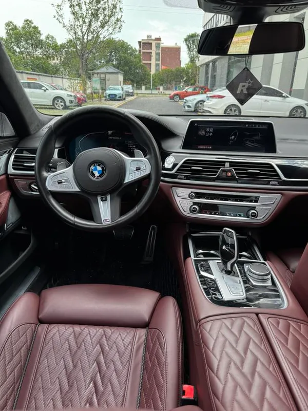 BMW 7 Series 2021 740Li xDrive Administrative M Sports suit interior photo 6 BMW 7 Series 2021 740Li xDrive Administrative M Sports suit interior photo 6