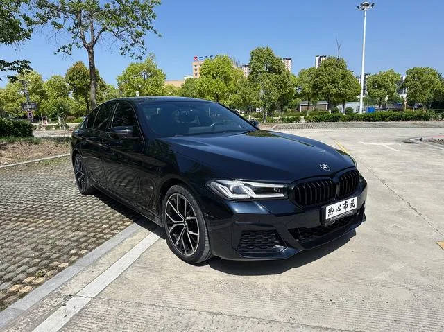 BMW 5 Series 2021 530i M Conjunto deportivo exterior foto 3 BMW 5 Series 2021 530i M Conjunto deportivo exterior foto 3
