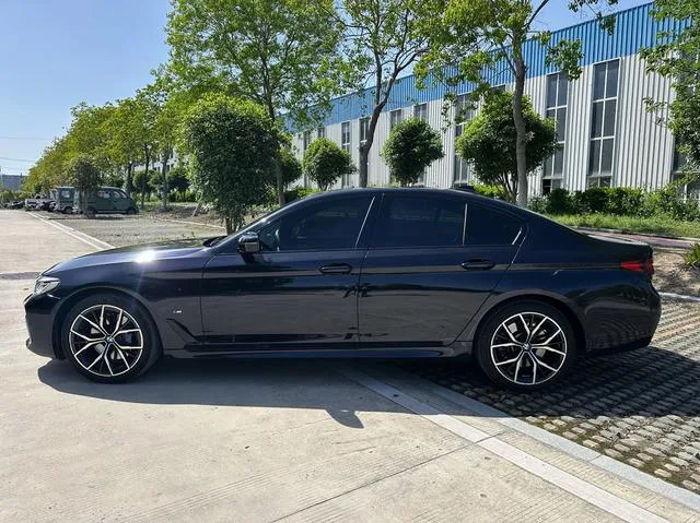 BMW 5 Series 2021 530i M Conjunto deportivo exterior foto 5 BMW 5 Series 2021 530i M Conjunto deportivo exterior foto 5
