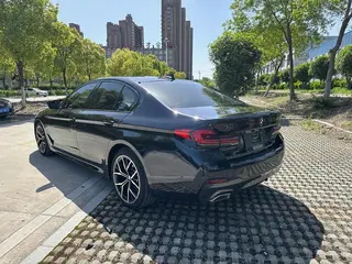 BMW 5 Series 2021 530i M Conjunto deportivo exterior foto 6 BMW 5 Series 2021 530i M Conjunto deportivo exterior foto 6