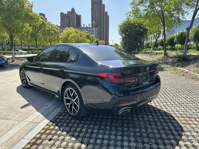 BMW 5 Series 2021 530i M Conjunto deportivo exterior foto 6 BMW 5 Series 2021 530i M Conjunto deportivo exterior foto 6