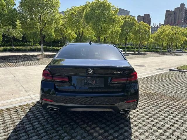 BMW 5 Series 2021 530i M Conjunto deportivo exterior foto 7 BMW 5 Series 2021 530i M Conjunto deportivo exterior foto 7