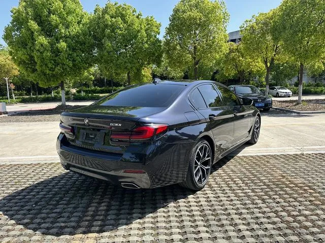 BMW 5 Series 2021 530i M Conjunto deportivo exterior foto 8 BMW 5 Series 2021 530i M Conjunto deportivo exterior foto 8
