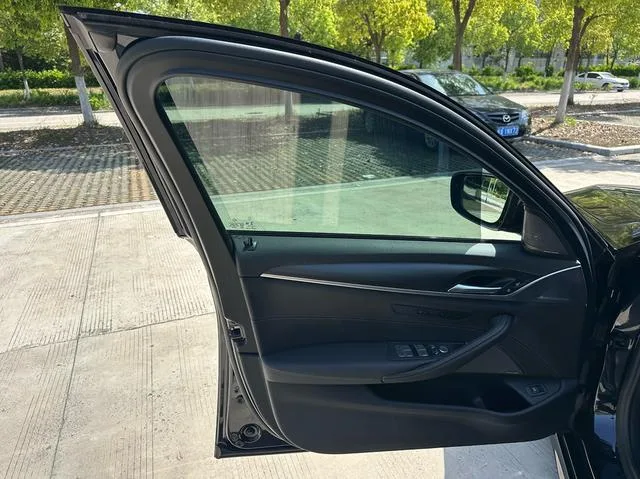 BMW 5 Series 2021 530i M Conjunto deportivo interior foto 12 BMW 5 Series 2021 530i M Conjunto deportivo interior foto 12
