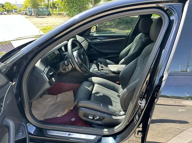 BMW 5 Series 2021 530i M Conjunto deportivo interior foto 13 BMW 5 Series 2021 530i M Conjunto deportivo interior foto 13