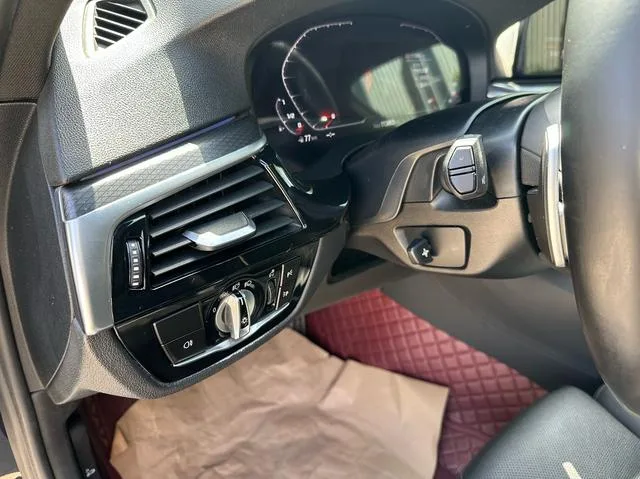 BMW 5 Series 2021 530i M Conjunto deportivo interior foto 15 BMW 5 Series 2021 530i M Conjunto deportivo interior foto 15