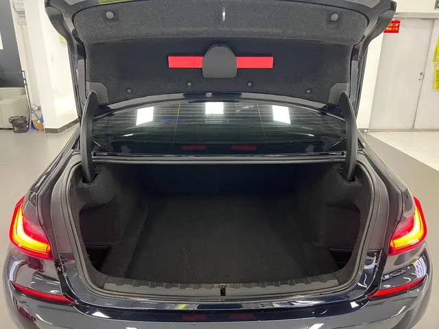 BMW 3 Series 2020 325Li M Conjunto deportivo interior foto 13 BMW 3 Series 2020 325Li M Conjunto deportivo interior foto 13