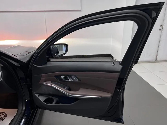 BMW 3 Series 2020 325Li M Conjunto deportivo interior foto 18 BMW 3 Series 2020 325Li M Conjunto deportivo interior foto 18