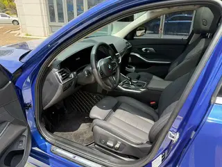 BMW 3 Series 2021 Restyling 325Li M Sports suit interior photo 8 BMW 3 Series 2021 Restyling 325Li M Sports suit interior photo 8