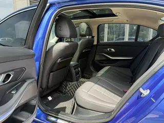 BMW 3 Series 2021 Restyling 325Li M Sports suit interior photo 9 BMW 3 Series 2021 Restyling 325Li M Sports suit interior photo 9