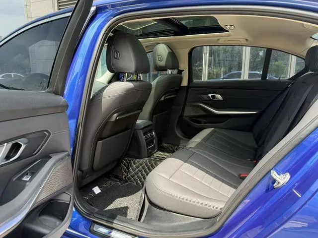 BMW 3 Series 2021 Restyling 325Li M Sports suit interior photo 9 BMW 3 Series 2021 Restyling 325Li M Sports suit interior photo 9