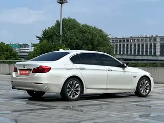 BMW 5 Series 2017 525Li Leading Type exterior photo 2