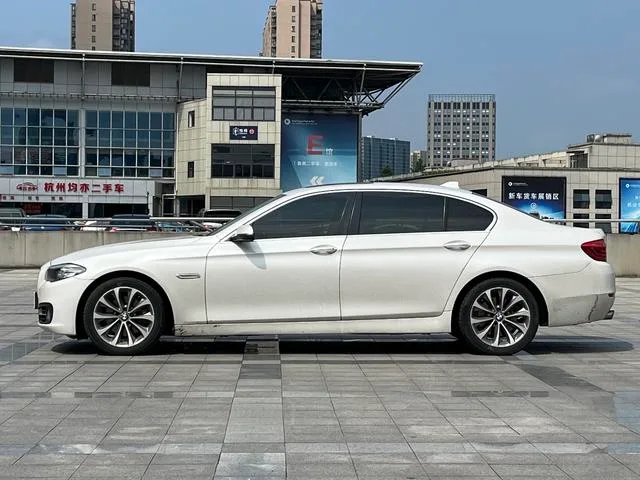 BMW 5 Series 2017 525Li Leading Type exterior photo 4