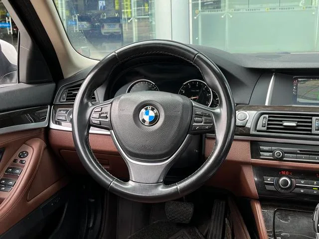 BMW 5 Series 2017 525Li Leading Type exterior photo 6
